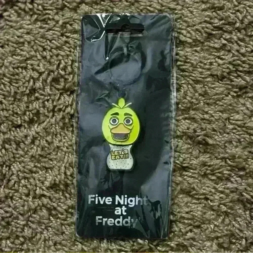 NWT - Bioworld Five Nights at Freddy’s Chica Let’s Eat Metal Keychain - Picture 2 of 3